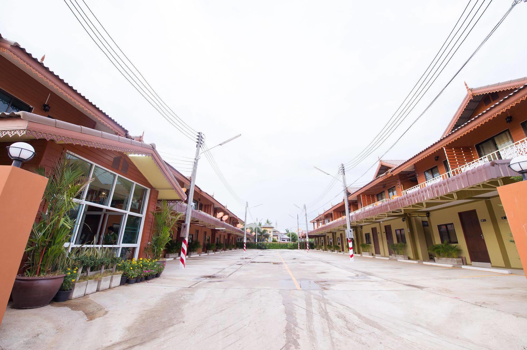 Sri Siam Resort Kanchanaburi Bagian luar foto