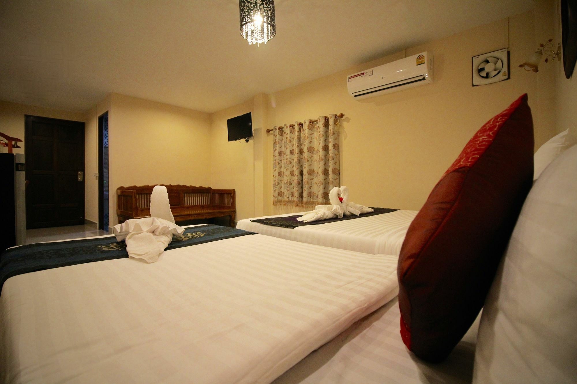Sri Siam Resort Kanchanaburi Bagian luar foto